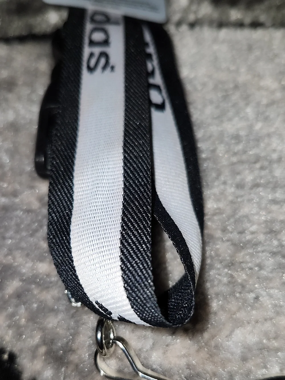 ADIDAS BLACK DETACH BUCKLE METAL SWIVEL LOBSTER CLAW CLASP/KEYRING NECK LANYARD